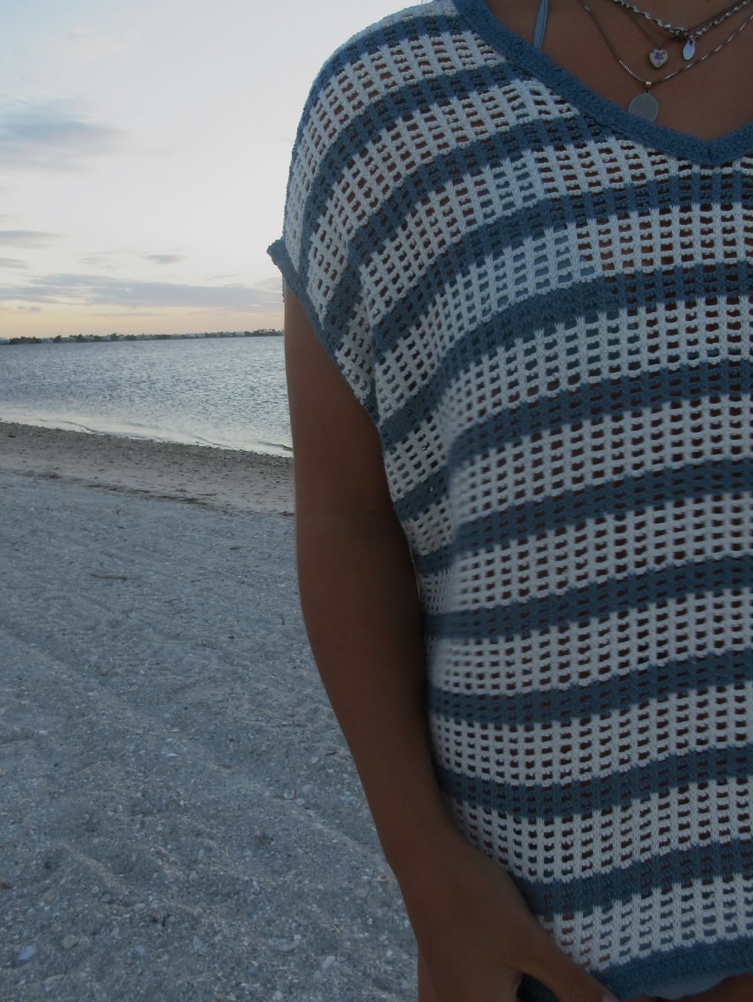 OVERSIZED V NECK SWEATER TOP