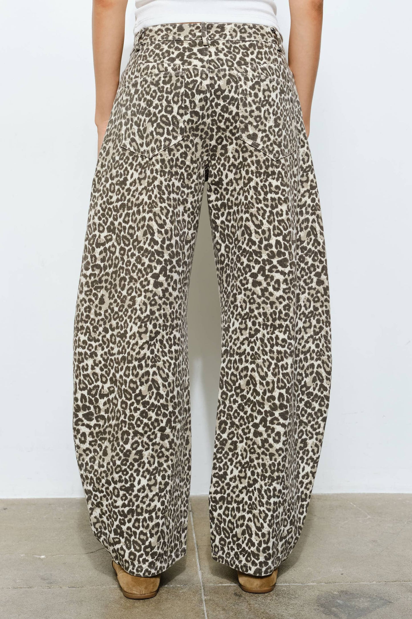 ODESSA BARREL JEANS - Leopard, Bold, Trendy
