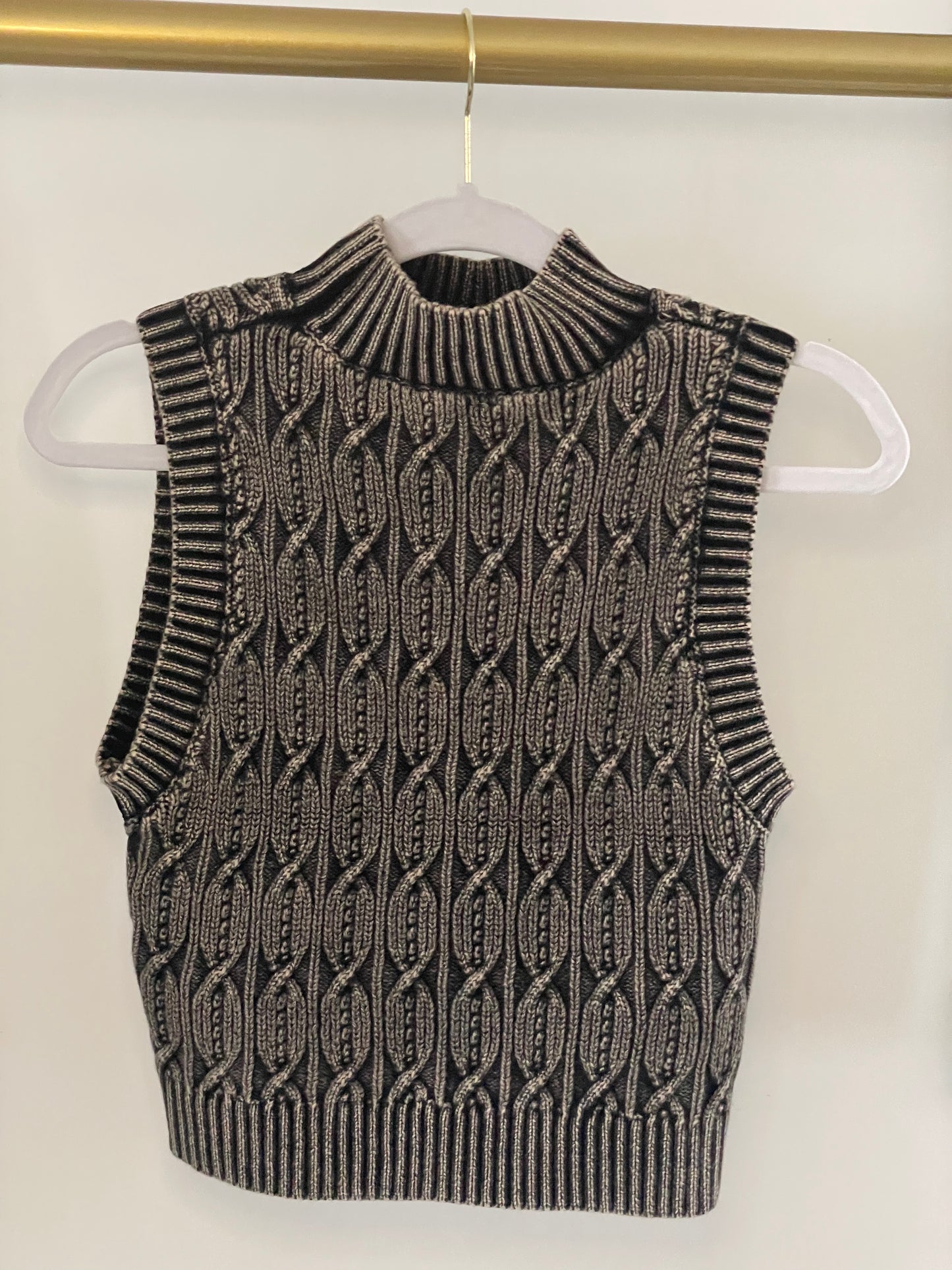 FADED EFFECT CABLE CROPPED TANK
