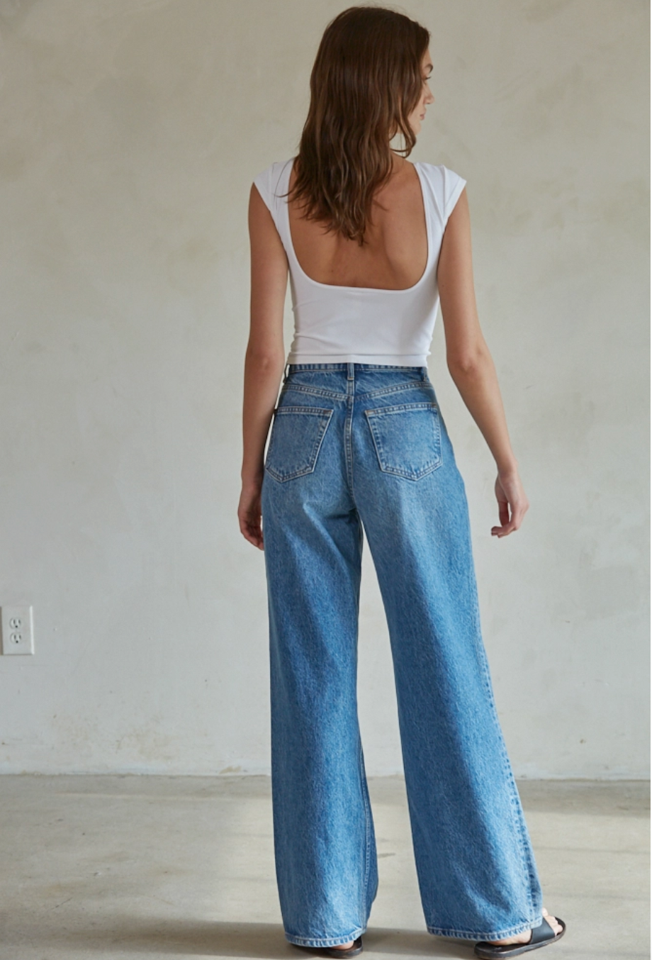 SEAMLESS ROUND NEXK OPEN BACK TOP