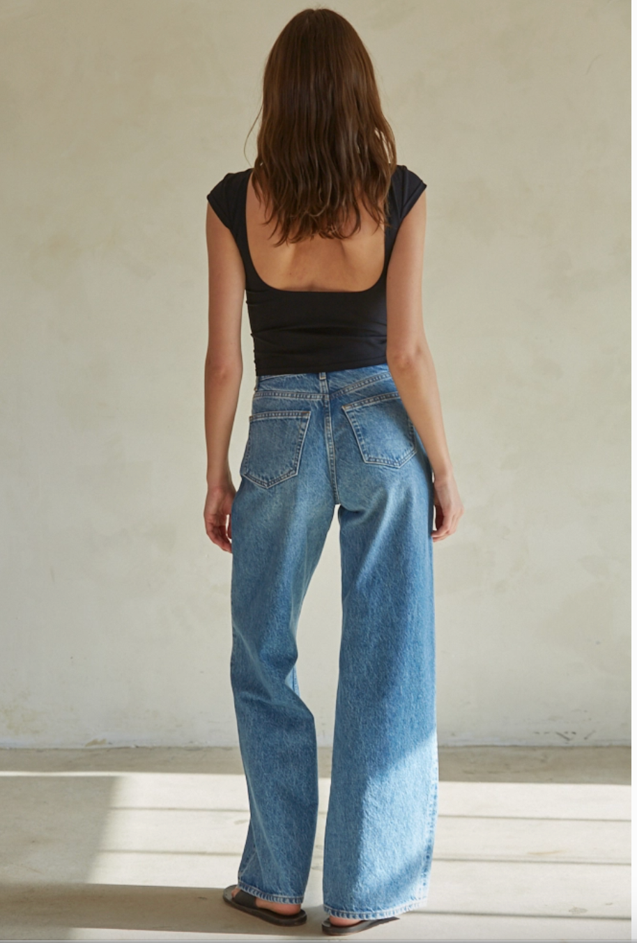 SEAMLESS ROUND NEXK OPEN BACK TOP